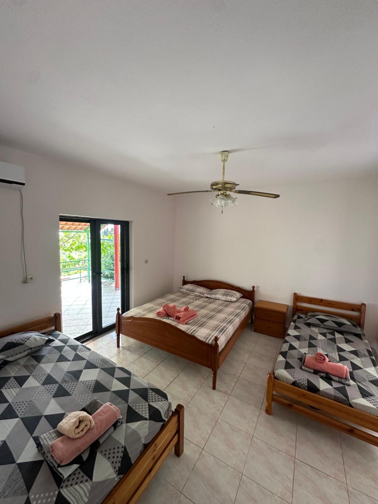 Romeo’s Guest House 2 Piqeras Extérieur photo